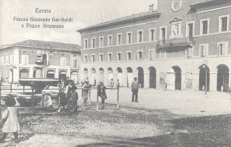 Cervia - Piazza Giuseppe Garibaldi e Pozzo Artesiano