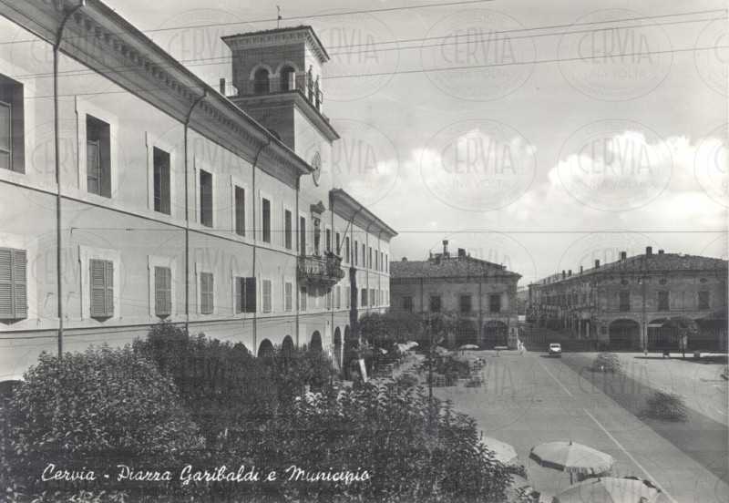 Cervia - Piazza Garibaldi e Municipio